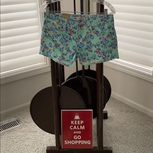 Levi’s short shorts NWT flowers pattern size  7